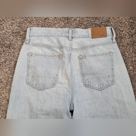 Aeropostale Lightwash Straight Leg High-rise Baggy Distressed Jeans Size 29/30 - Picture 3 of 5
